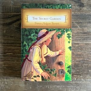THE SECRET GARDEN - Frances Hodgson Burnett - paperback